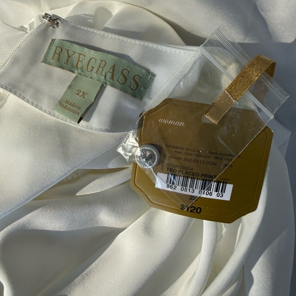 Chic Black and White‎ Botanical Long Sleeve Dress - Picture 3 of 3